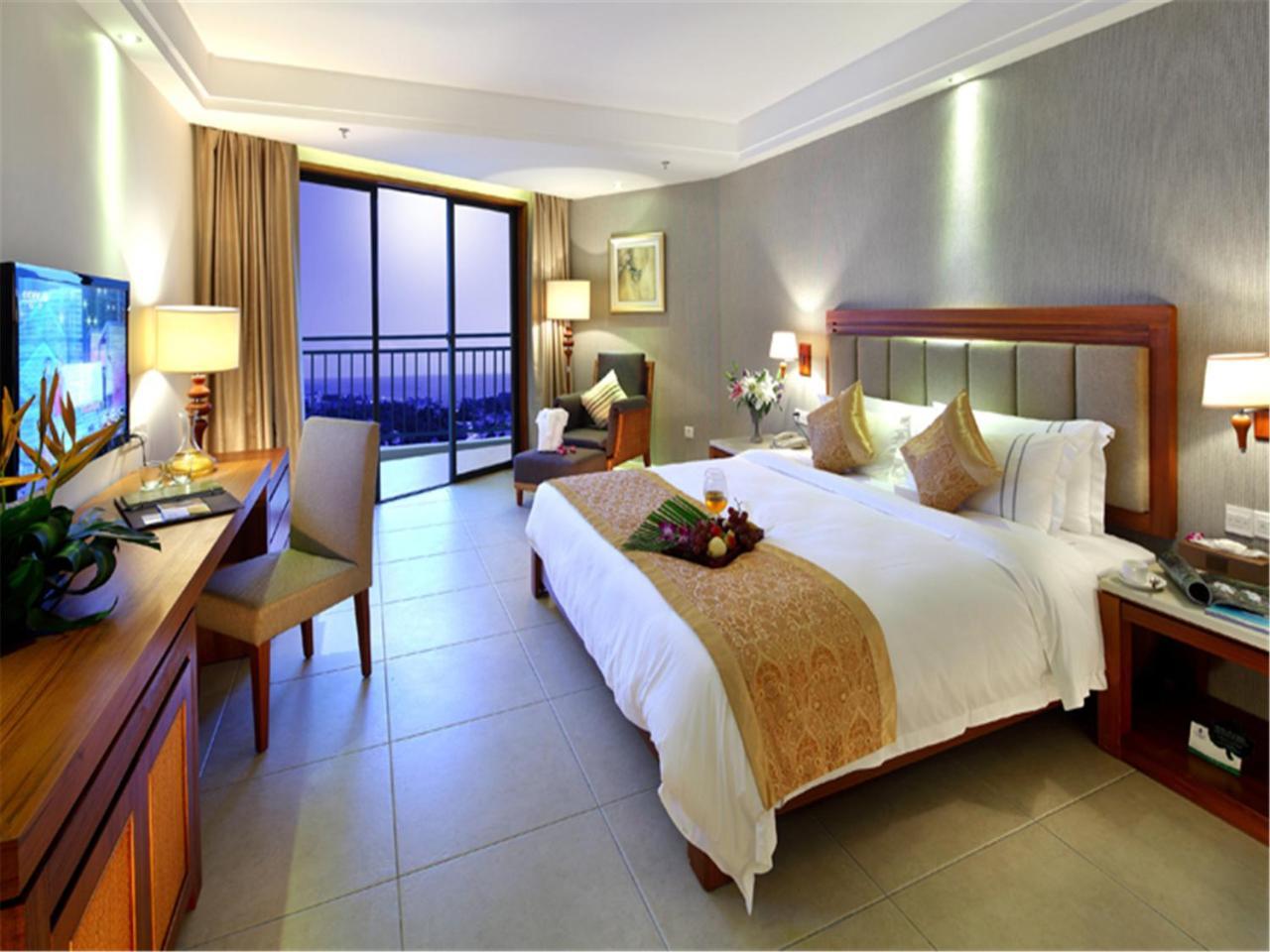 Gentle Grown Sanya Seashore Hotel Exterior photo